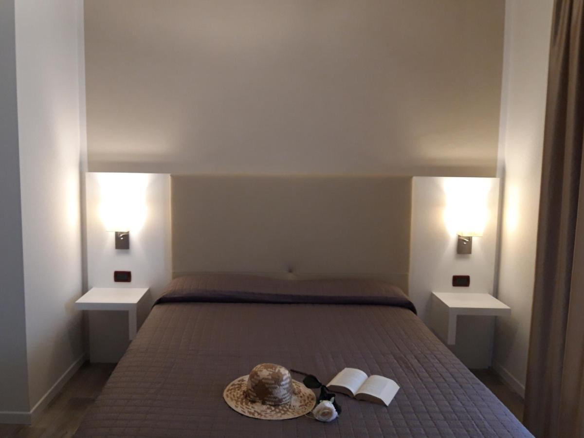 Hotel Trevi Lido di Jesolo Buitenkant foto