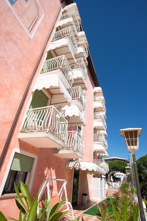 Hotel Trevi Lido di Jesolo Buitenkant foto